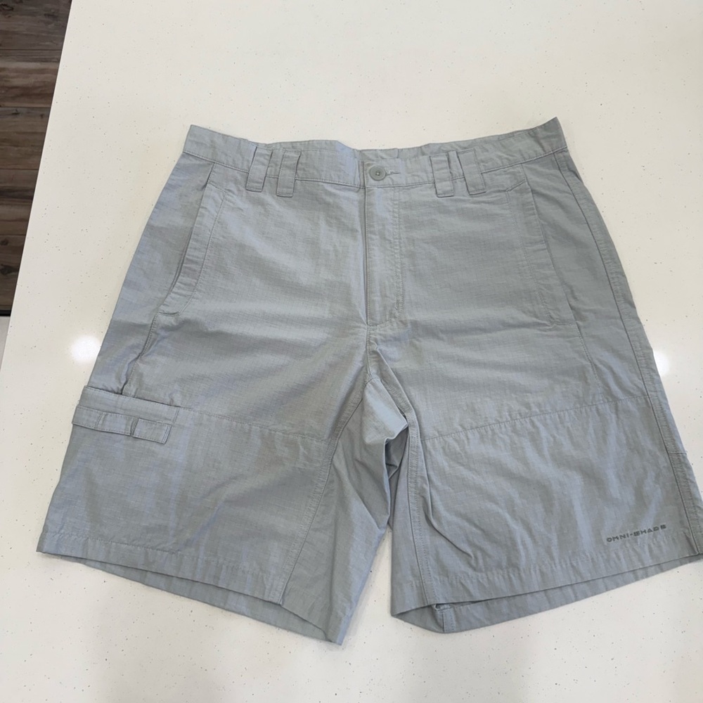 Men's Light Gray Cargo Shorts with Utility Pocket